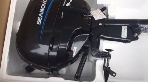 SeaNovo 2.5 H.P. Four Stroke outboard unpackaging
