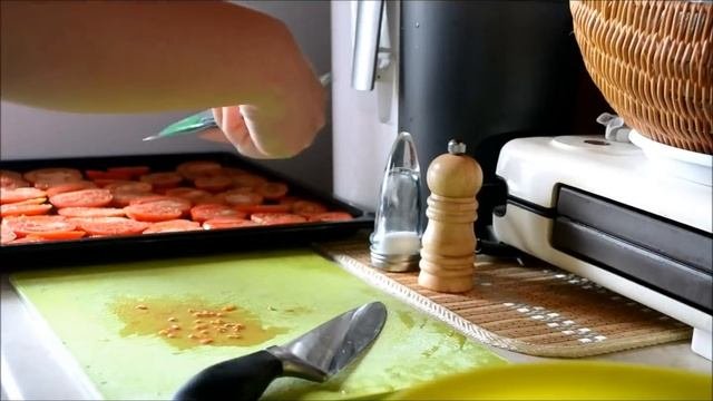 Видео-рецепт.Вяленые помидоры в домашних условиях.