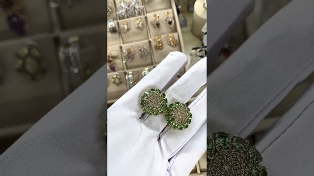 Модные золотые серьги с зелеными гранатами 12.48ct ?