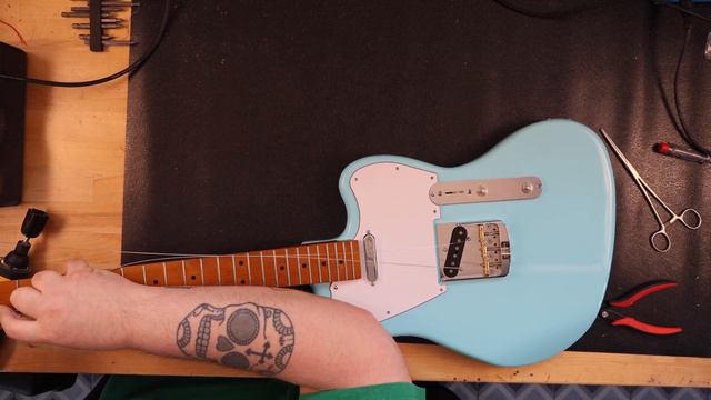 Surf and Twang – the Style of Surfing with the Soul of Nashville #fender #fendertelecaster смотреть онлайн