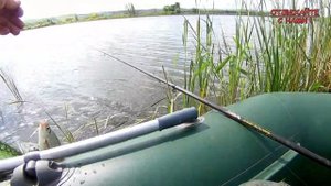 Открыли лодочный сезон. Рыбалка с лодки в камышах.