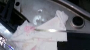 Ниссан тиррано,  проверяем уровень масла в двигателе  2.0