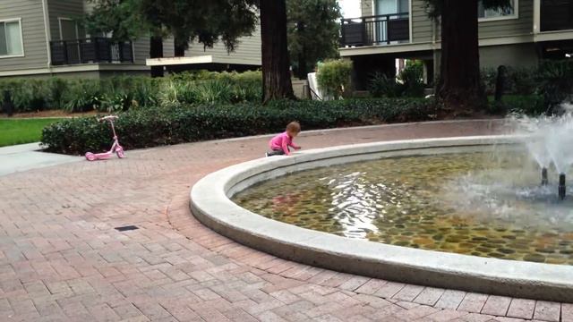 22 месяцев. На скутере упала смотреть онлайн