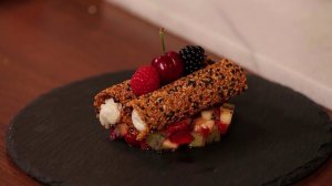 Каннеллони с кремом из маскарпоне и фруктовым салатом