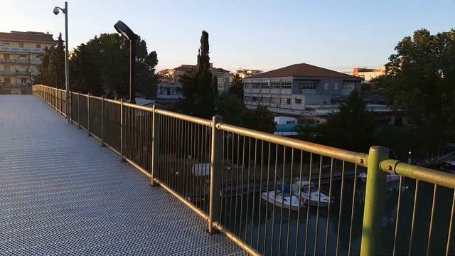 Beautiful sunset view in Italy. #pescara #italy смотреть онлайн