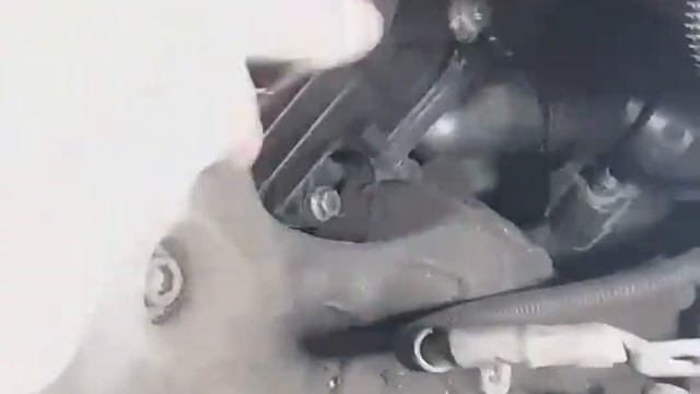 установка термостата и генератора Ауди а4 в7 не снимая впускной коллектор смотреть онлайн