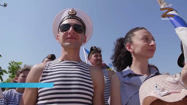 Волгоградцы возложили цветы у подножия легендарного «Гасителя» в память морякам ВМФ