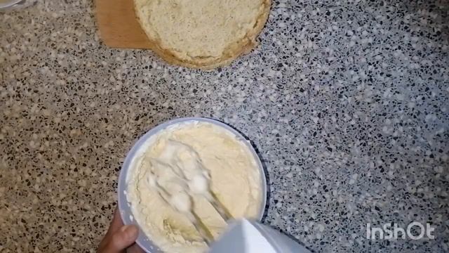 Масляно - заварной крем, очень нежный и вкусный крем.