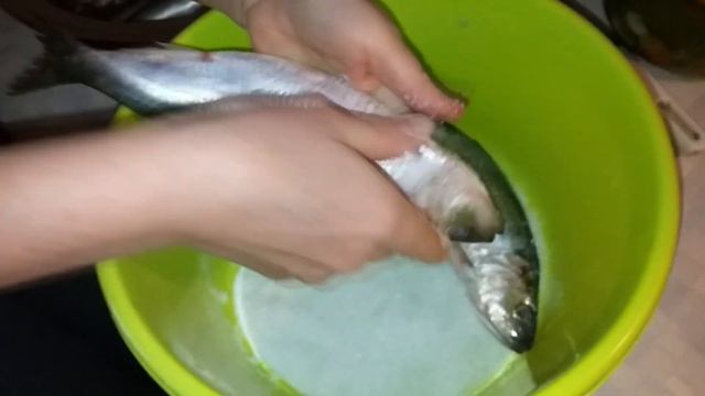 Керченская сельдь // Как вкусно посолить селедку в домашних условиях смотреть онлайн