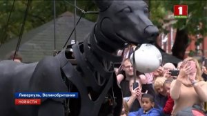 Парад гигантских марионеток проходит в британском Ливерпуле