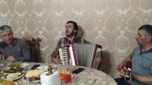 Аварские песни поёт Магомед Шамсудинов
