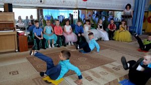 Шуточный танец танец мальчиков с портфелями