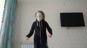 Маска Майкла Майерса из ремейка.