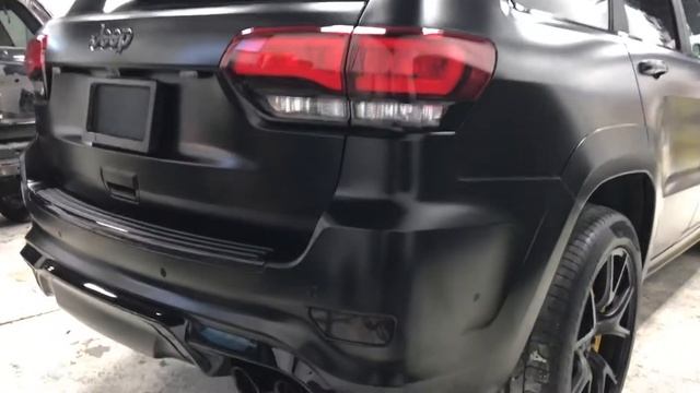 Jeep SRT8 TrackHawk Vinyl Wrapped Satin Black смотреть онлайн