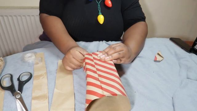 Using Primark bag to wrap gifts| Comparing Primark shopping bag with wrapping paper смотреть онлайн