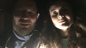Отключили свет за НЕУПЛАТУ. Сидим в темноте топим печь.