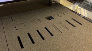 Лазерная резка ложементов из изолона толщиной 20 мм