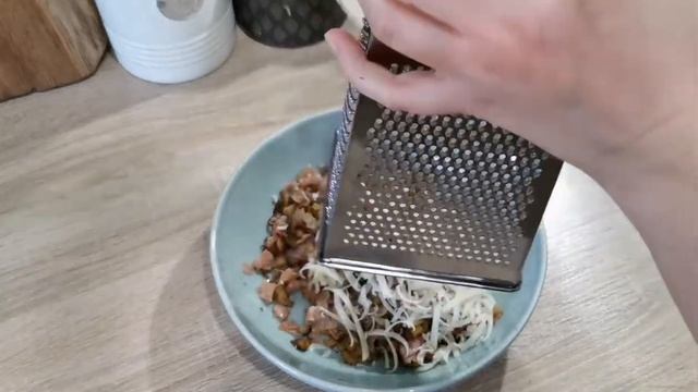 Фаршированные шампиньоны. Грибы с начинкой из ветчины и сыра запеченные в духове - ну очень вкусно смотреть онлайн