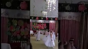 Танец ( нежность) на утреннике 8 марта старшая группа.