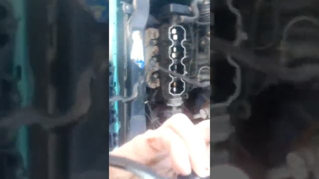 Нексия, течь масла из под клапанной крышки...