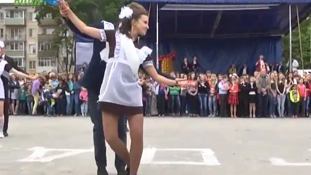 В Конаково состоялся общегородской праздник последнего звонка смотреть онлайн