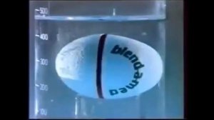 Яйцо в зубной пасте. Реклама девяностых.