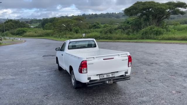 2023 TOYOTA Hilux single cab review - (Optional extras, Pricing and Cost of ownership) смотреть онлайн