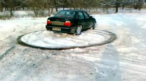 Daewoo Nexia рисуем круг на снегу))
