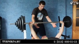 Скамья и стойки для жима штанги со спасительной страховкой