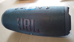 JBL Charge 5,  Fake  --  VS  -- JBL Charge 5,  New Retail
