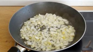 Куриный суп с консервированным горошком и яйцом