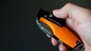 Fiskars PRO Folding Utility Knife item 770030-1001