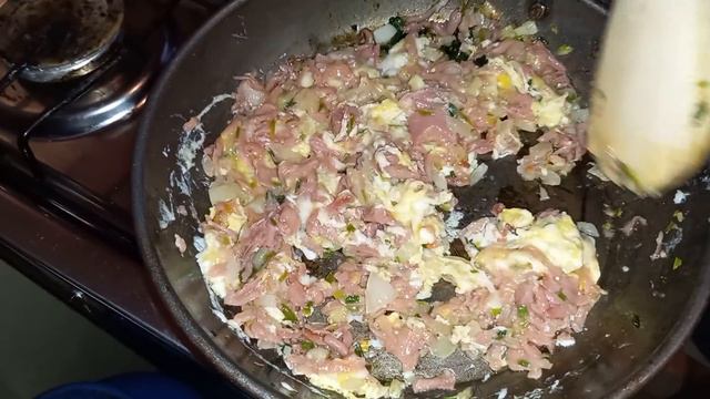 Potato roti with fried egg and sausage 😋 смотреть онлайн