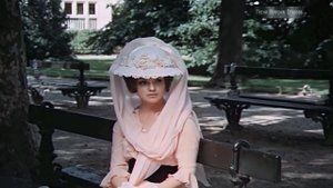 В шумном платье муаровом