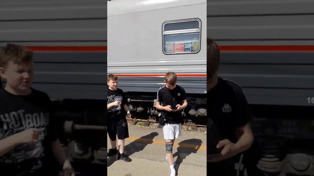 Екатеринбург. Посадка на поезд 061 Владивосток-Москва смотреть онлайн