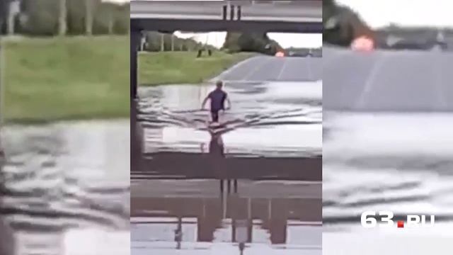 Устроил заплыв на каноэ по улице смотреть онлайн