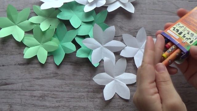 Венок из бумажных Цветов