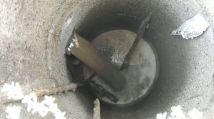 Говно льётся из трубы (Fecals pouring from the pipe)