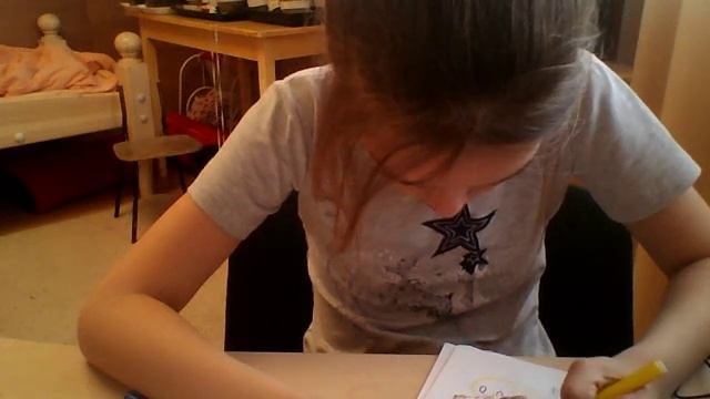 Как сделать кроватку для маленькой игрушки)) смотреть онлайн