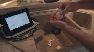 Быстро почистить яйцо с помощью стакана - Лайфхак или Лайффак?