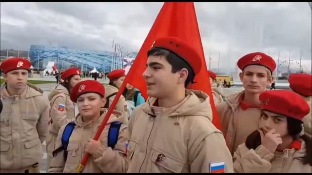 11.11.17 - клятва Юнармии в Олимпийском парке. Бывалые юнармейцы пришли поддержать новобранцев! смотреть онлайн