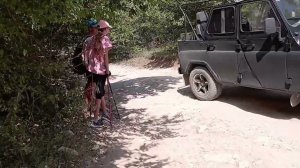 Что посмотреть в Крыму - прогулка в Бахчисарае до старинного караимского кладбища Балта-Тиймез
