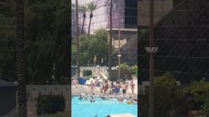 Торнадо у бассейна в Лас-Вегасе