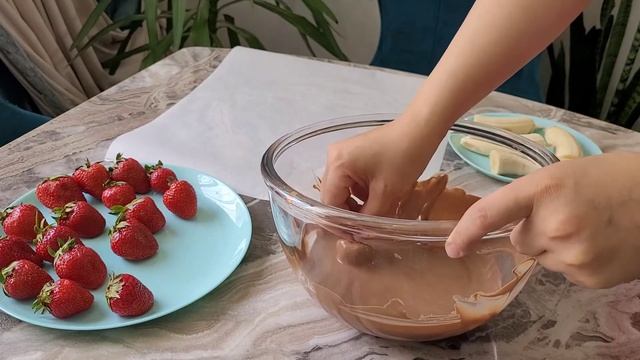 Клубника в шоколаде. Банан в шоколаде. Готовим дома!