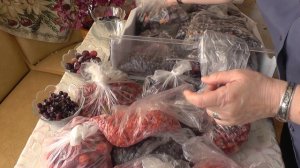 02 09 2016 Моя заморозка амурских ягод и фруктов. Обзор. Готовлю к очистки холодильник.