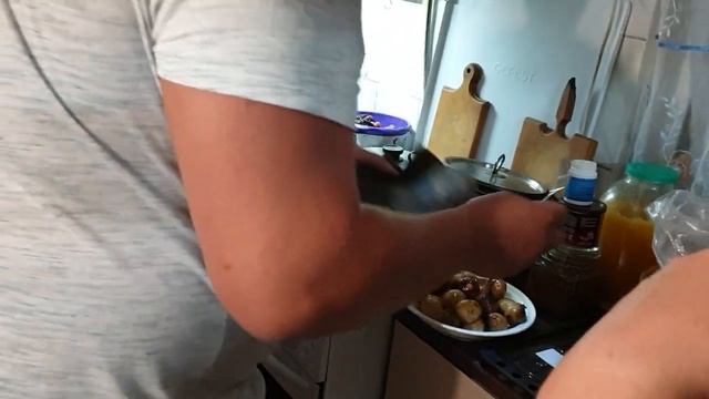 Готовим индюшиный окорок на мангале, Застолье, Вечер перед отъездом, Влог смотреть онлайн