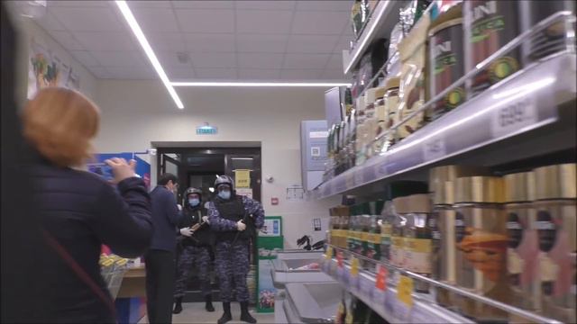 Магнолия. Вызвали пятерых росгвардейцев с автоматами, которых нельзя выкладывать на ютуб. смотреть онлайн