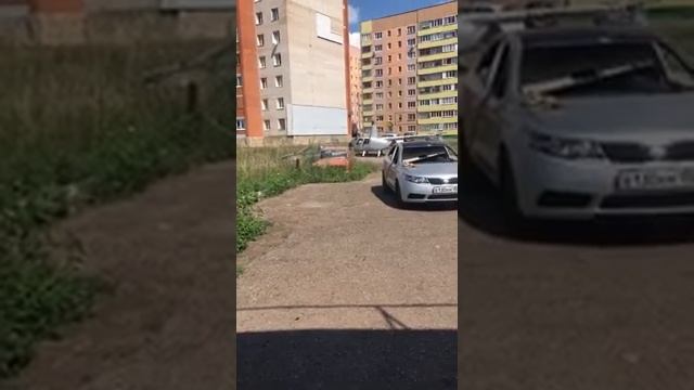 Стерлитамак. Вертолет посадили в жилом дворе (подхватить корешей)_весь фарш: дома, ЛЭП смотреть онлайн