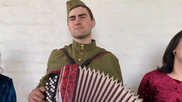 ЛУЧШЕЕ ИСПОЛНЕНИЕ ПЕСНИ «ВОТ КТО-ТО С ГОРОЧКИ СПУСТИЛСЯ» | ДУЭТ «IVA» | ВЛАДИСЛАВ ВЛАСОВ