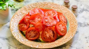 Салат Красная шапочка с помидорами